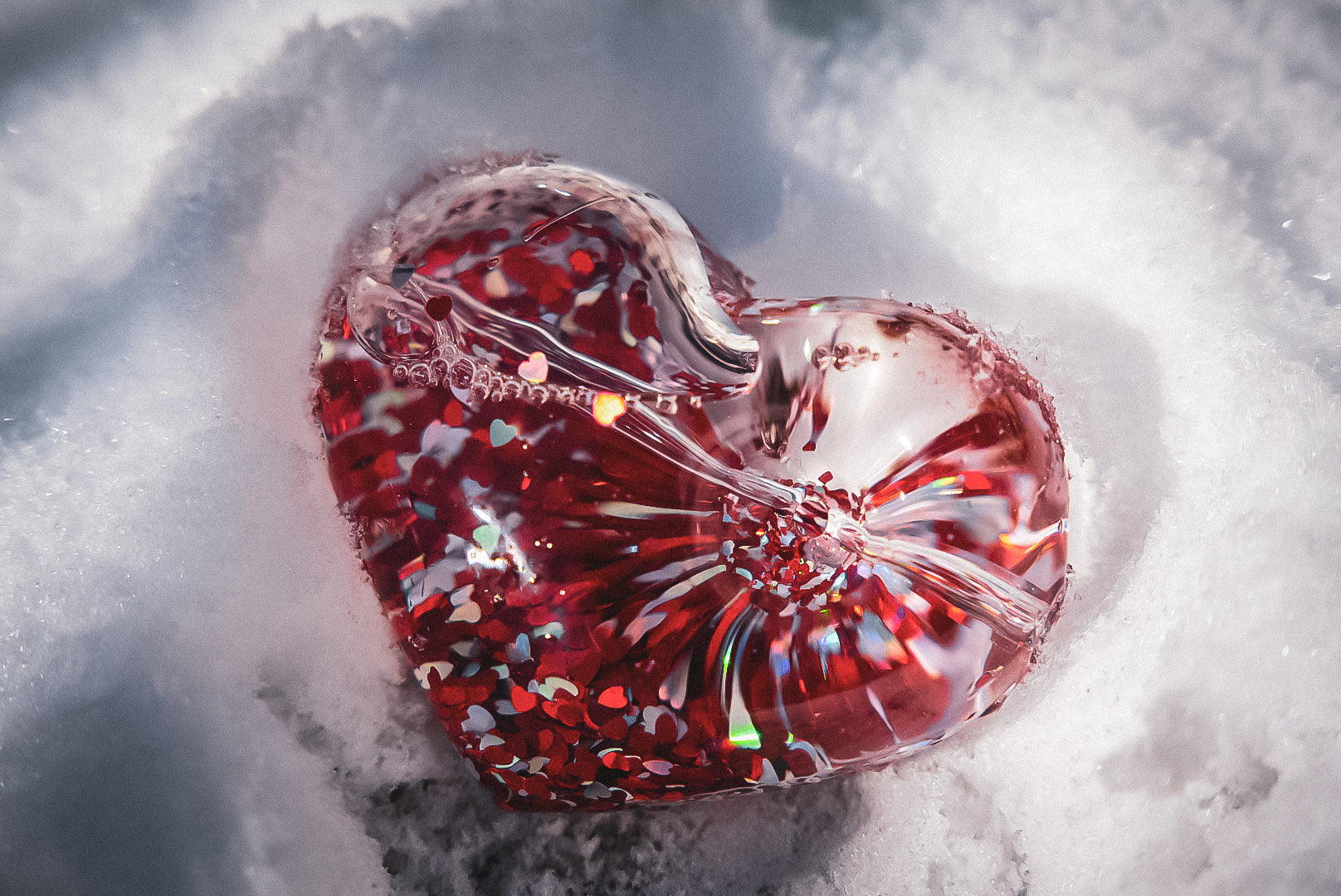 CYPHE Heart-shaped Freezable Glow-in-the-Dark Glass Hand Pipe
