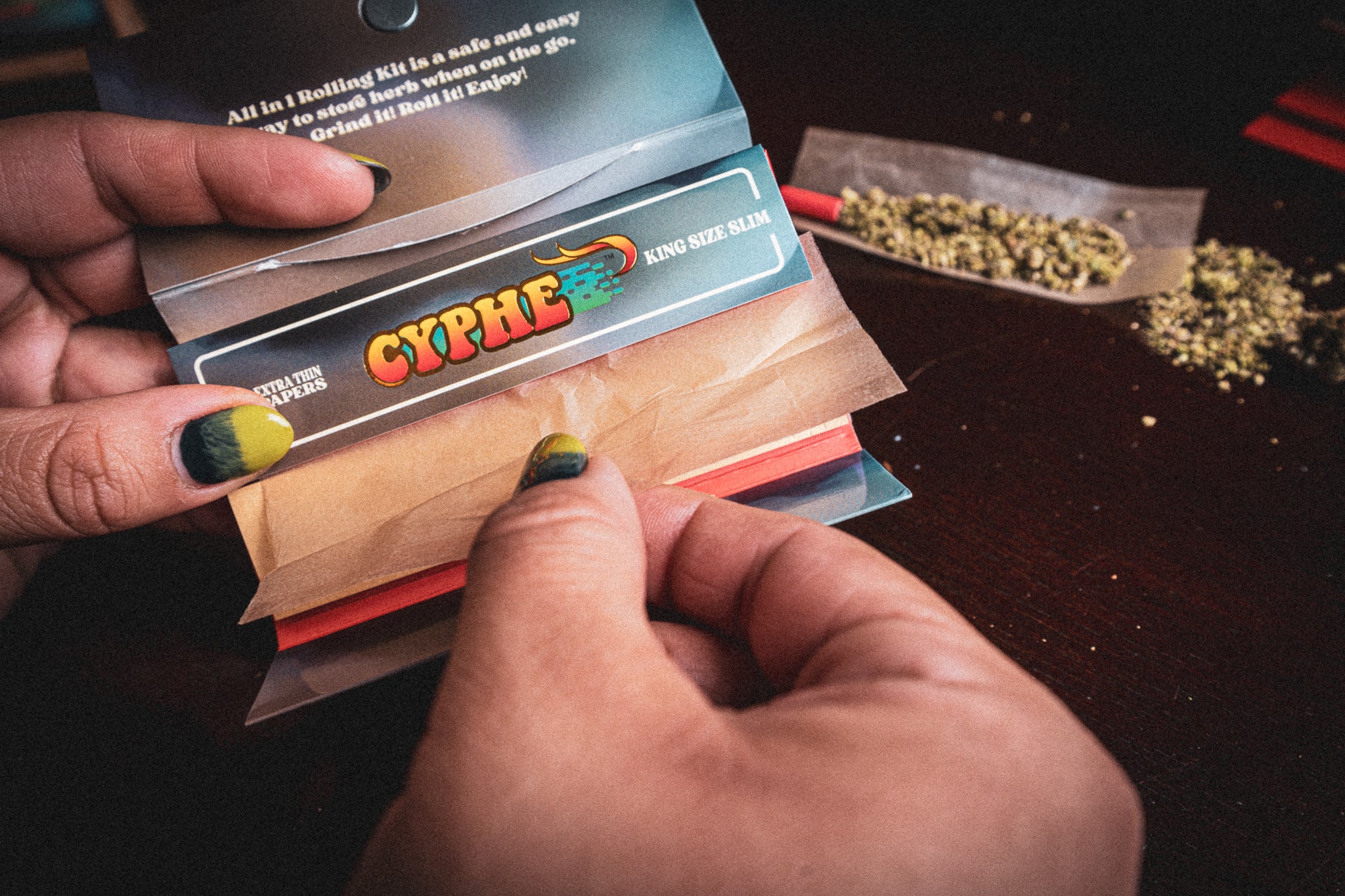 CYPHE King Paper Pack with Filters and Grinder (32 papers & Filters)