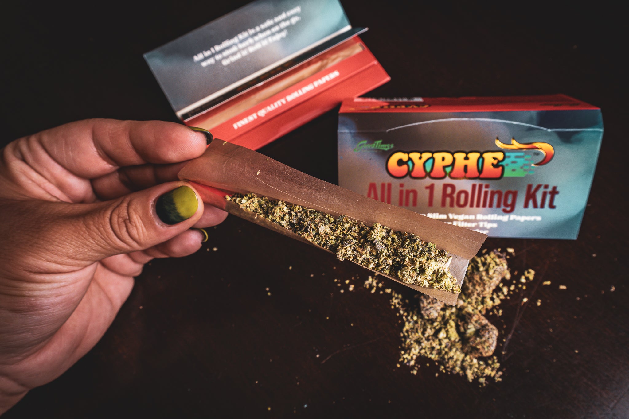 CYPHE King Paper Pack with Filters and Grinder (32 papers & Filters)